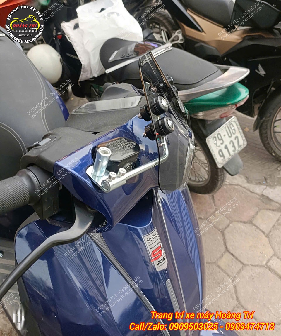 Pát thiết kế dày dặn, cứng cáp, chịu lực tốt và không bị rung khi chạy