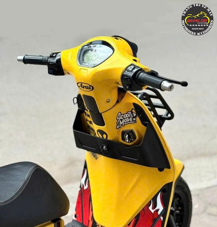 Hộc đựng đồ EVO 200 giúp chiếc xe có thêm không gian chứa đồ