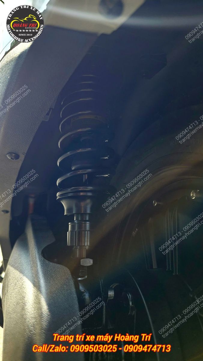 Chiếc EVO Grand vừa ghé shop nâng cấp phuộc sau X1R