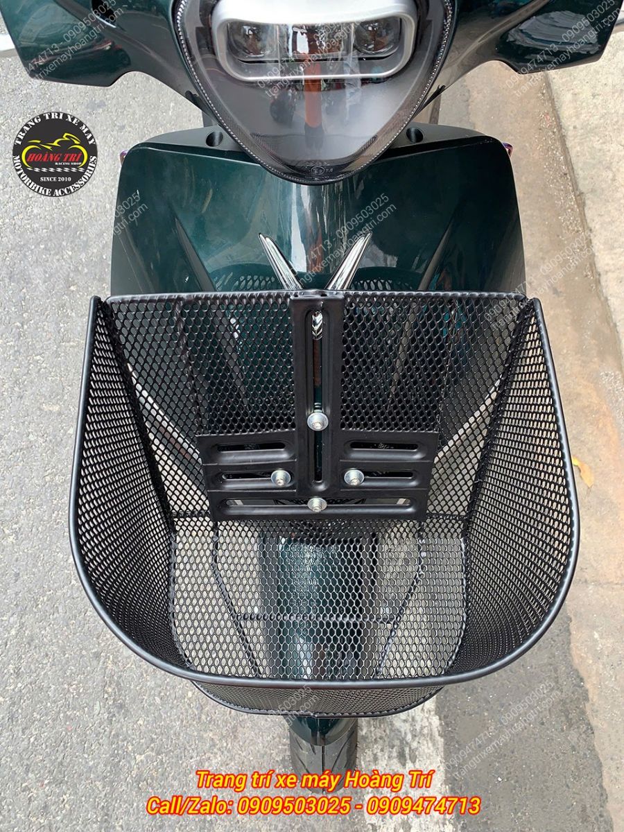 Để được áo mưa, chai nước, nón bảo hiểm để lấy sử dụng nhanh chóng