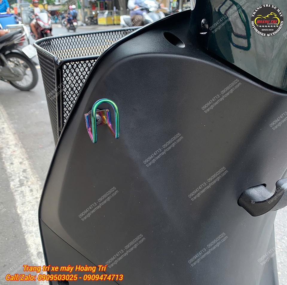 Móc treo chữ U được xi mạ titan với nhiều màu sắc nổi bật