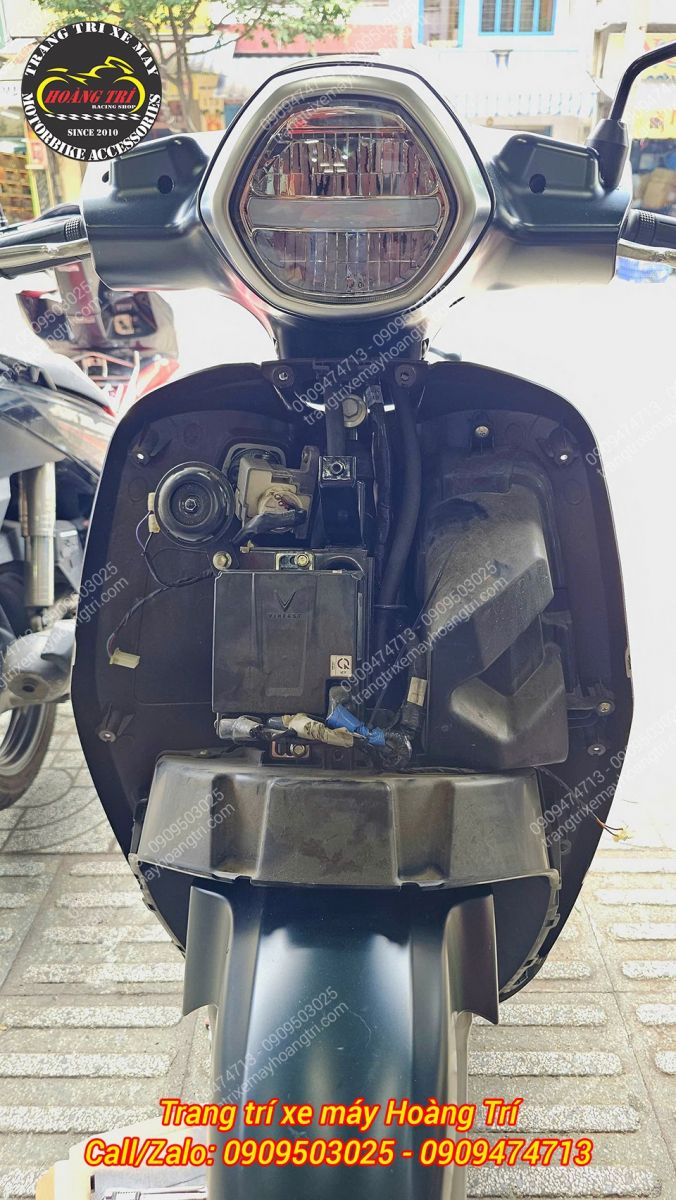 Góc phía sau mặt nạ Klara S trong quá trình lắp rổ