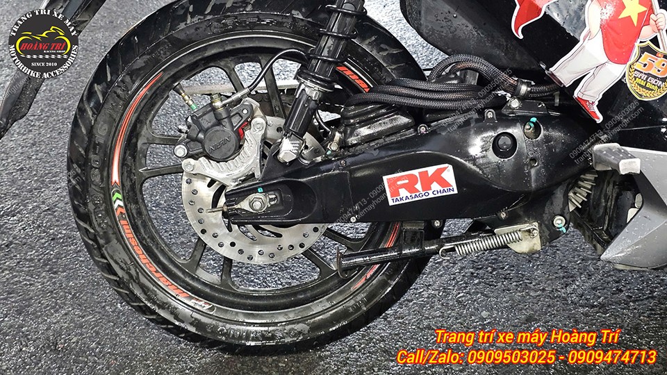 Cận cảnh dàn chân sau được nâng cấp với các phụ tùng chính hãng