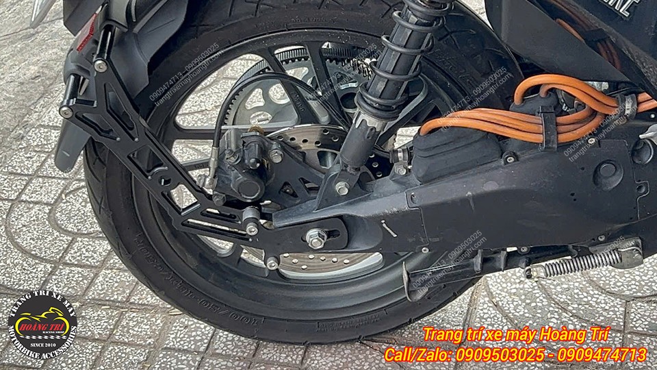 Pát chắn bùn sau được gia công bằng nhôm CNC tông đen mạnh mẽ