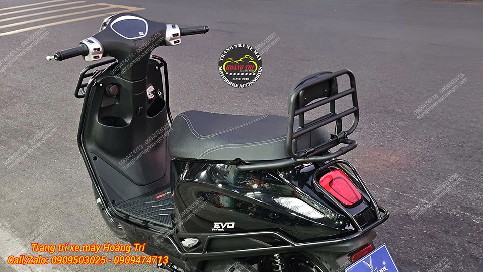 Góc nhìn phía sau với baga tựa lưng mang lại sự thoải mái cho người ngồi sau