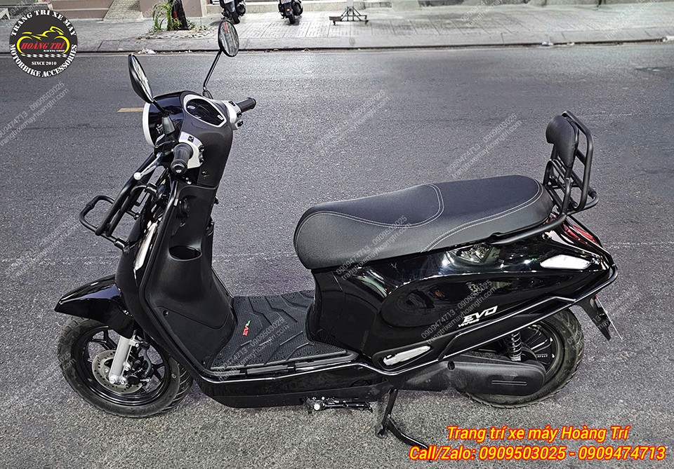 Góc nhìn tổng thể thể hiện rõ bộ ba phụ kiện giúp Vinfast EVO đẹp và tiện dụng