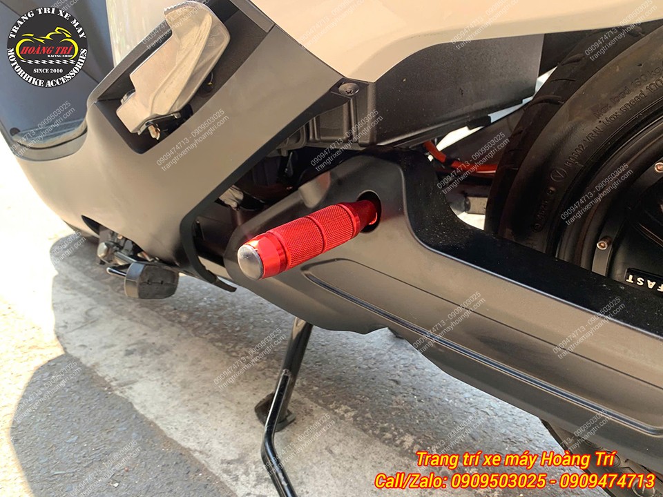 Cận cảnh gù chống đổ K10 đỏ nổi bật giúp bảo vệ xe khi va chạm