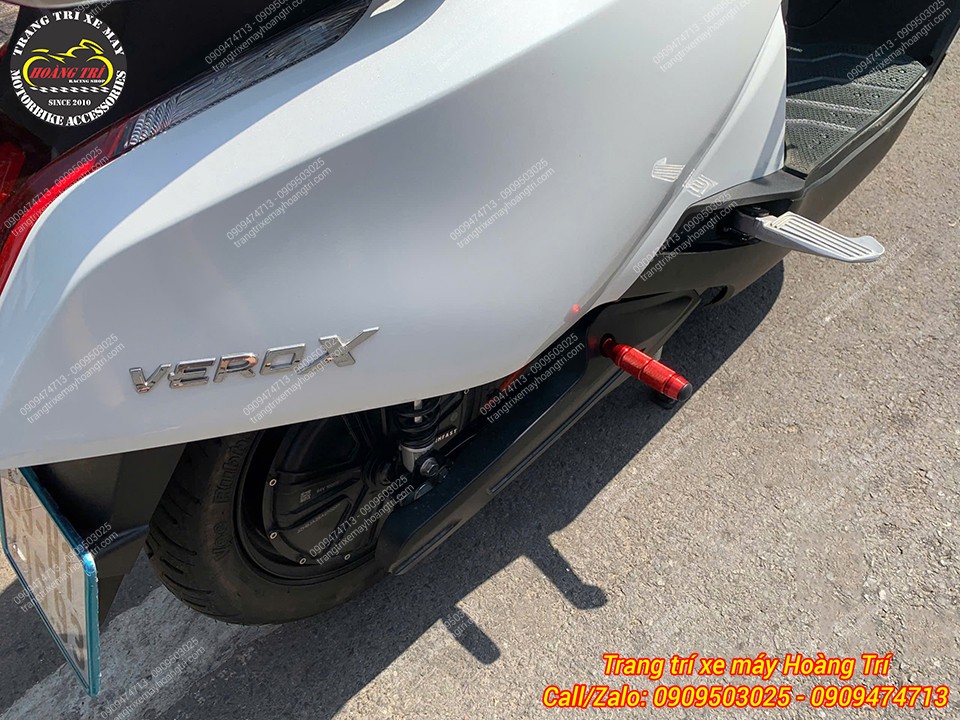 Góc nhìn ngang với gù chống đổ giúp hạn chế trầy xước khi có sự cố