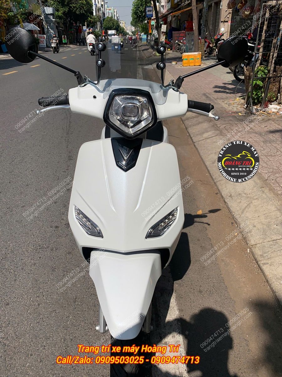 Tổng thể đầu xe Vero X sau khi gắn kính chắn gió nhìn hiện đại hơn