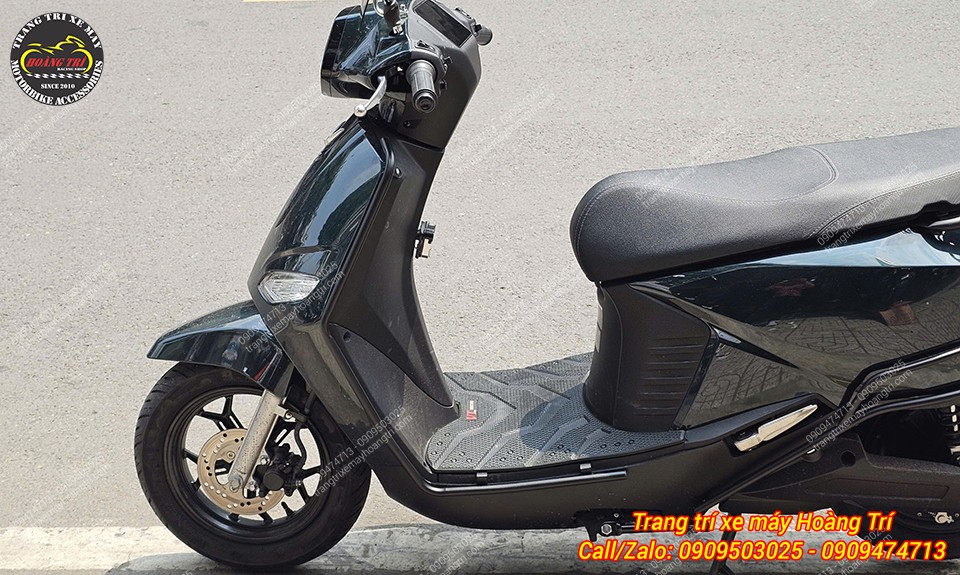 Khung bảo vệ sườn ôm sát thân giúp hạn chế trầy xước khi va chạm nhẹ