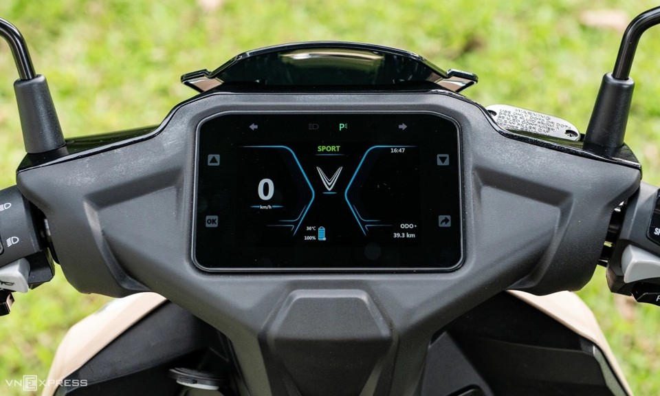 Màn hình TFT độ phân giải cao hiển thị thông tin rõ nét