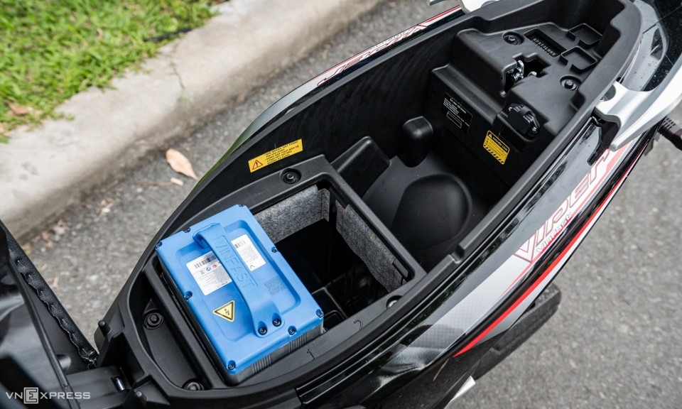 Cốp xe rộng nhưng khi lắp 2 pin sẽ khiêm tốn hơn về không gian