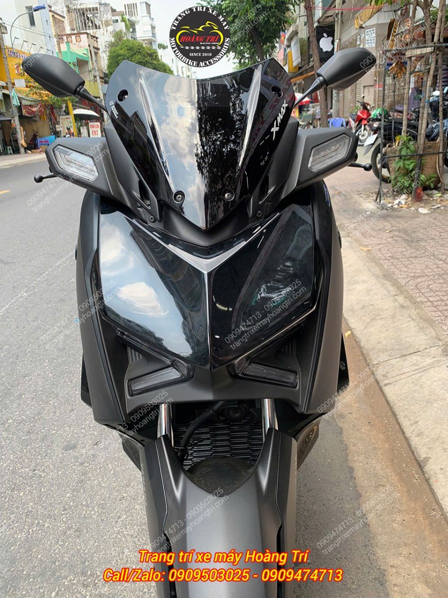 Kính chắn gió Nemo Xmax 300 tổng thể hầm hố giúp xe nổi bật khi di chuyển phố