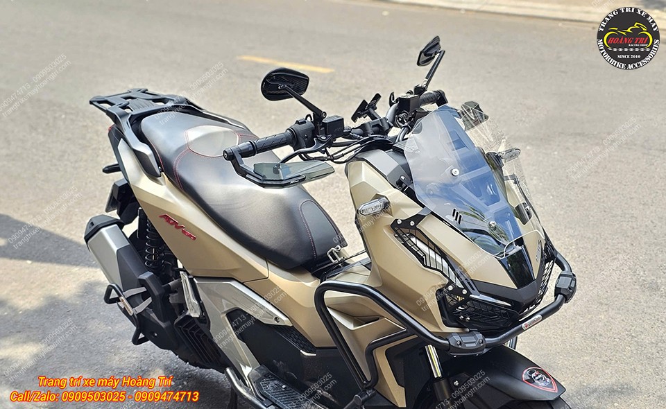 Góc nghiêng ADV 160 2026 hoàn thiện với bảo vệ tay lái, khung inox, baga sau, gác chân phụ HTR