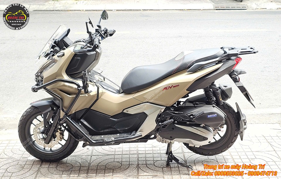 Tổng thể ADV 160 2026 trang bị đầy đủ phụ kiện, tăng tính thể thao và bảo vệ xe tối đa