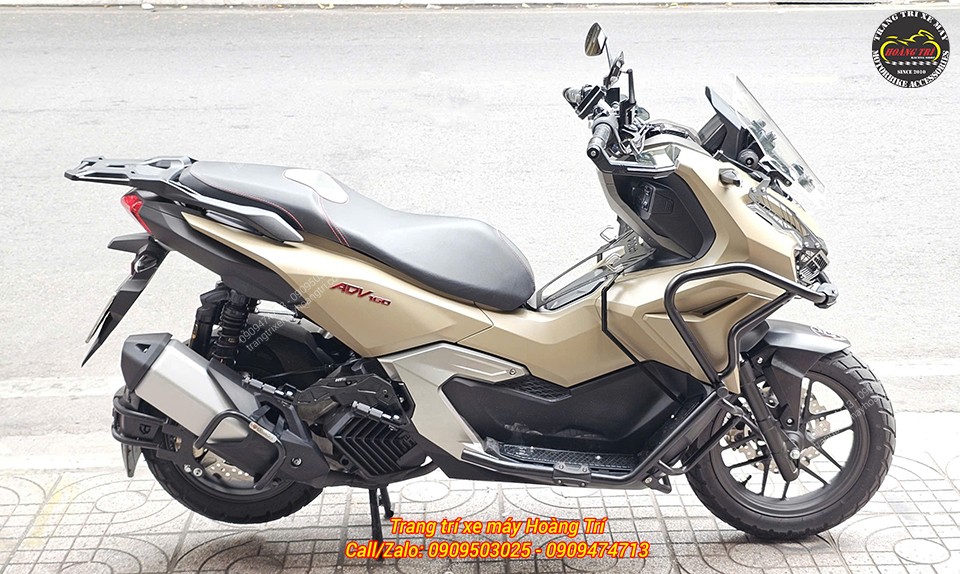 Góc tổng thể bên phải ADV 160 2026 độ tại Hoàng Trí Shop, thích là ghé shop ngay!