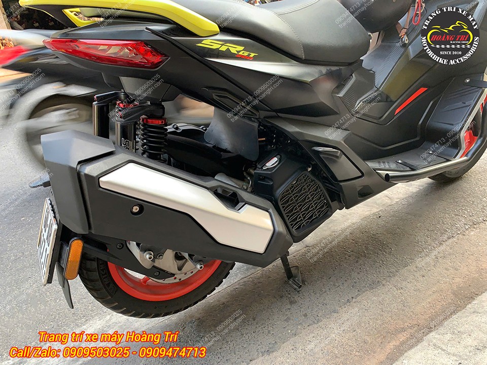 Tổng thể ốp pô ADV 350 trên SR GT 200 tạo điểm nhấn mạnh, giúp dàn chân sau nổi bật hơn