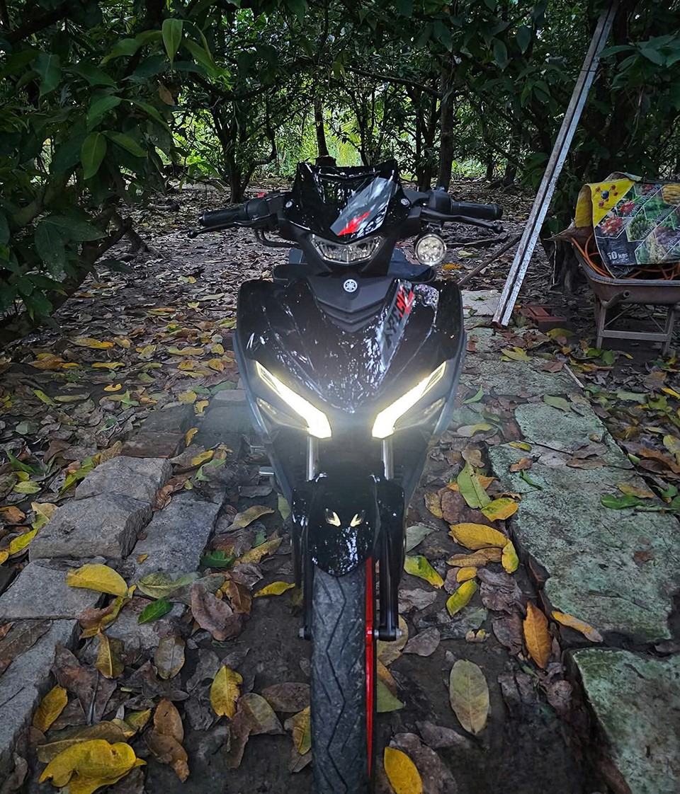 Đèn trợ sáng mini gắn Exciter 155, ánh sáng rõ, hỗ trợ tốt khi đi ban đêm