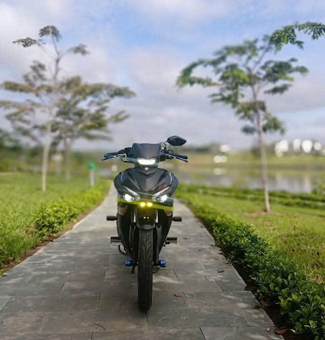 Đèn trợ sáng mini gắn chảng ba phuộc trước, chắc chắn, tăng hiệu quả chiếu sáng