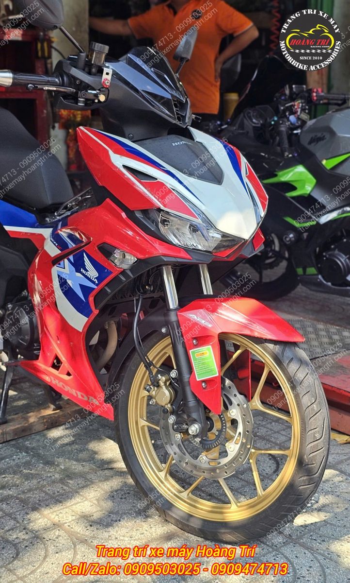 Tổng thể đầu xe Winner X trước khi nâng cấp với dàn chân zin còn giữ nguyên, nhìn khá đơn giản