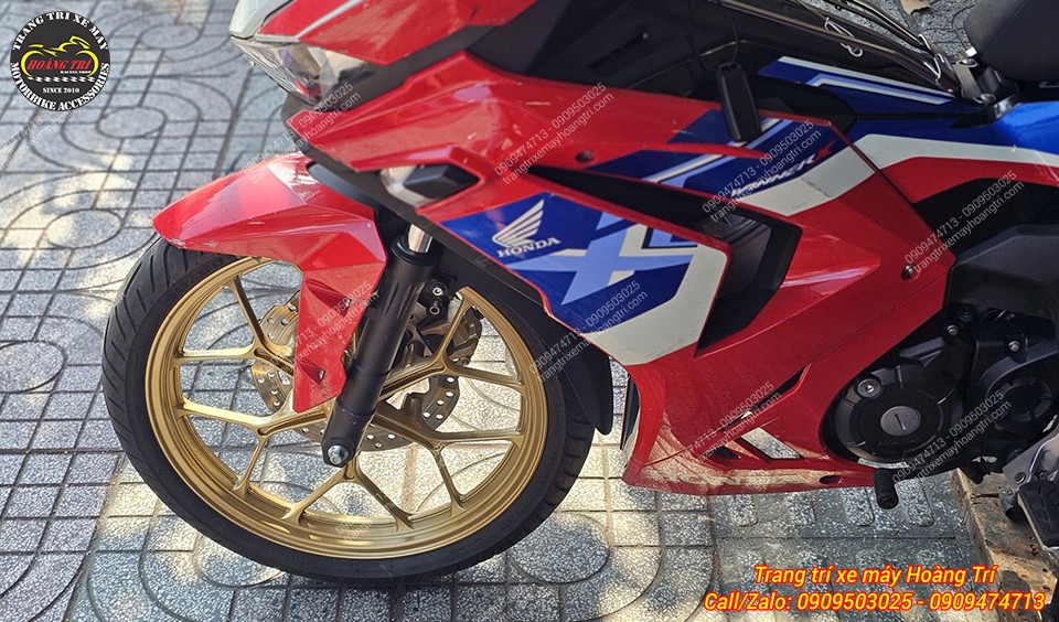 Góc cận bánh trước Winner X zin với mâm, đĩa thắng và heo thắng theo xe