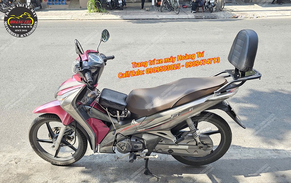 Góc ngang Future 2016 với bộ baga tựa lưng, tạo form cân đối và chắc chắn khi chạy