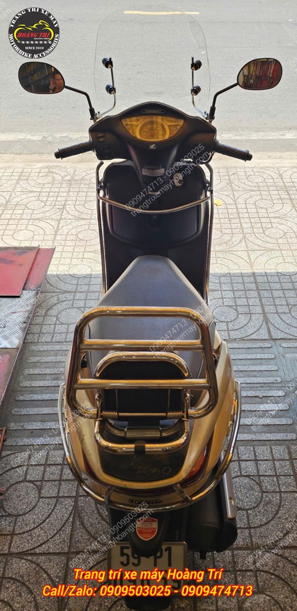 Kính chắn gió Lead C32 nhìn phía sau, tăng trải nghiệm lái đường dài thoải mái hơn