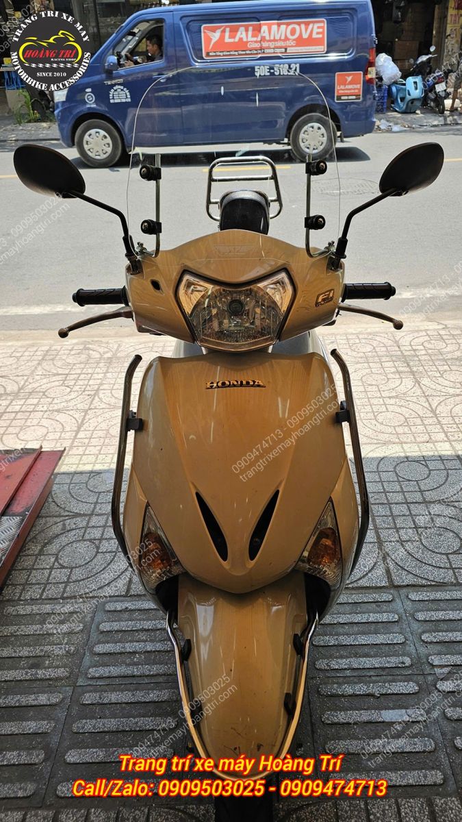 Hoàn thiện Lead với kính chắn gió cao C32, tổng thể gọn gàng, tăng tiện ích