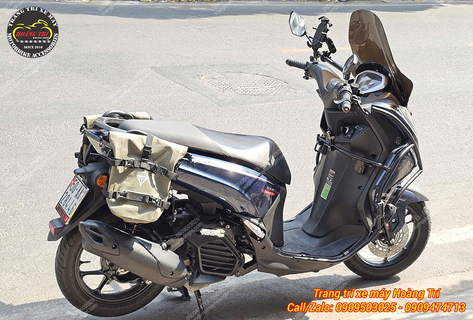 Góc nhìn tổng thể Lexi 155 trang bị gác chân phụ kết hợp túi hông phù hợp đi phượt