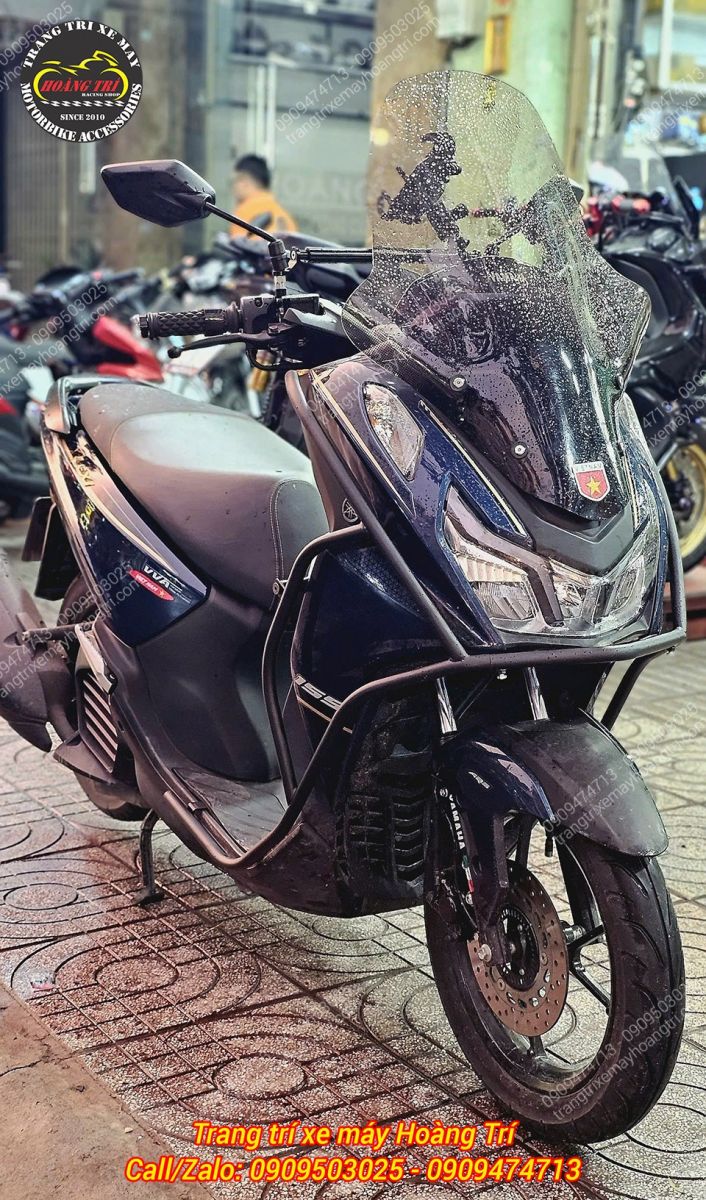 Tổng thể Yamaha Lexi 155 lắp khung chống đổ tạo điểm nhấn cứng cáp, mạnh mẽ hơn