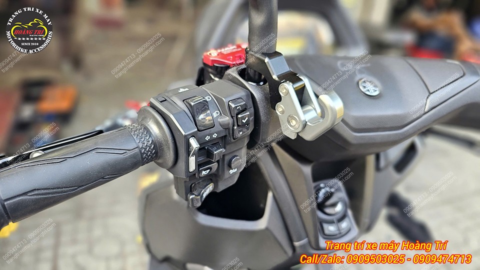 Góc chi tiết cùm công tắc Daytona trên Nmax, hoàn thiện chắc chắn, nút bấm thao tác dễ dàng