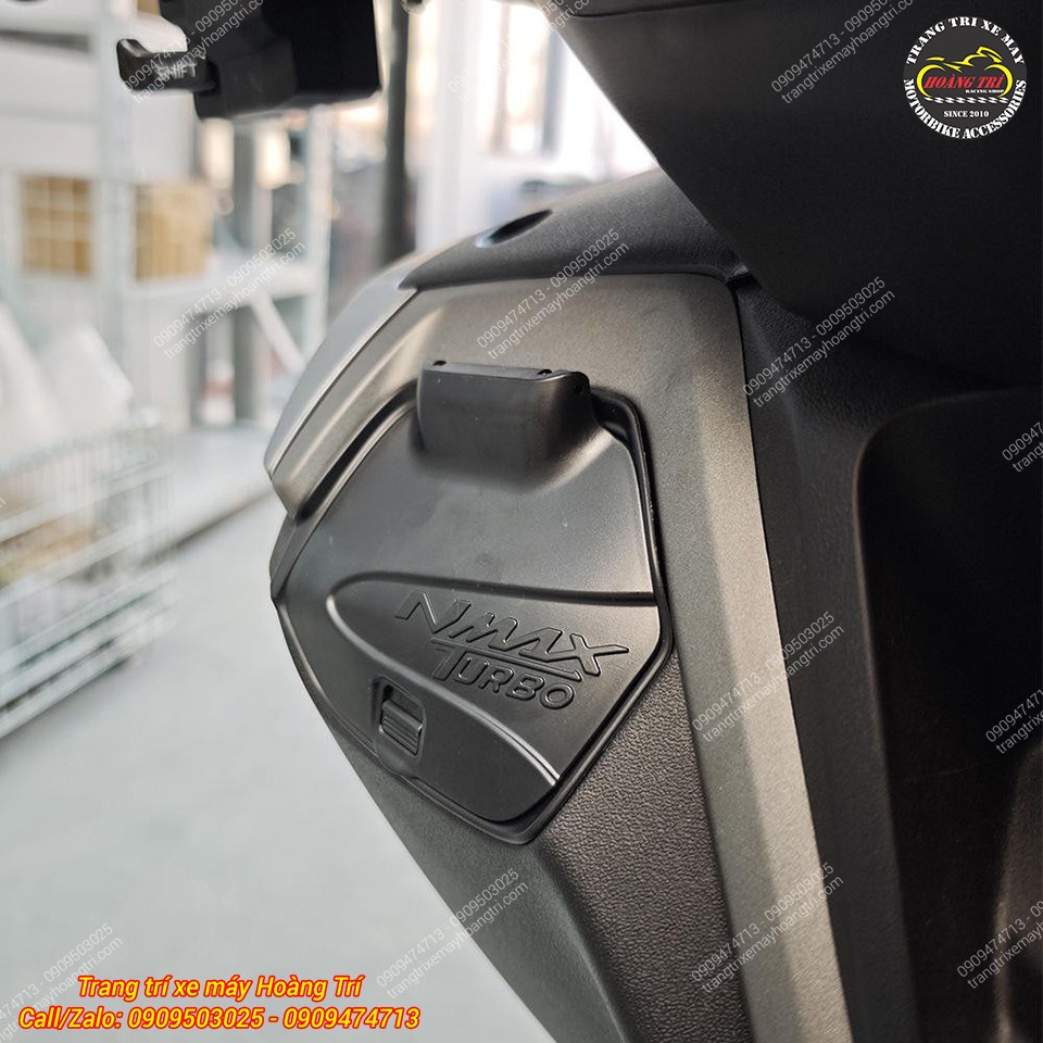 Chất liệu sản phẩm làm bằng nhựa dẻo, bền bỉ mang đến sự liền lạc cho NMax 155