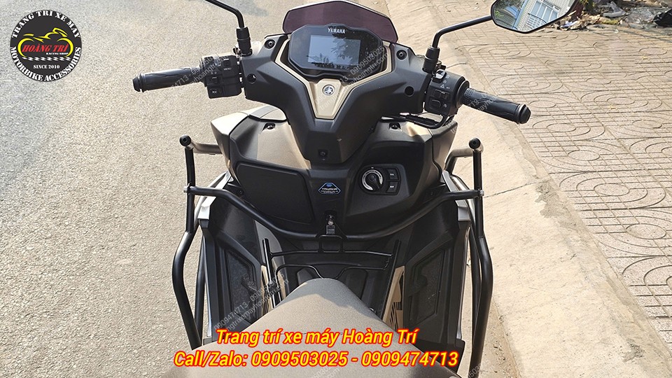 Khung bảo vệ hai bên NVX V3 giúp bảo vệ dàn áo, hạn chế hư hỏng