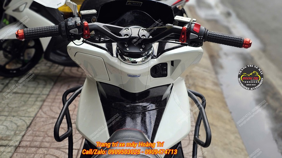 PCX 2014 đã thay dàn áo trắng phối cùng phụ kiện carbon sắc xảo từng chi tiết