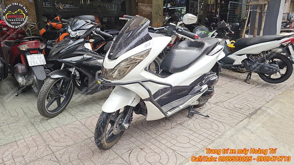 Toàn cảnh PCX 2014 sau khi thay áo trắng, ngoại hình trở nên gọn gàng hơn