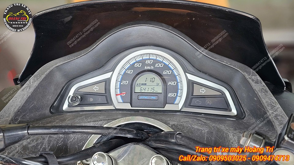 Cận cảnh mica đồng hồ PCX mới thay giúp hiển thị rõ như ban đầu