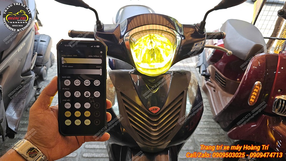 Thực tế điều chỉnh đèn LED R14 H4 trên SH Mode bằng điện thoại với nhiều chế độ ánh sáng linh hoạt
