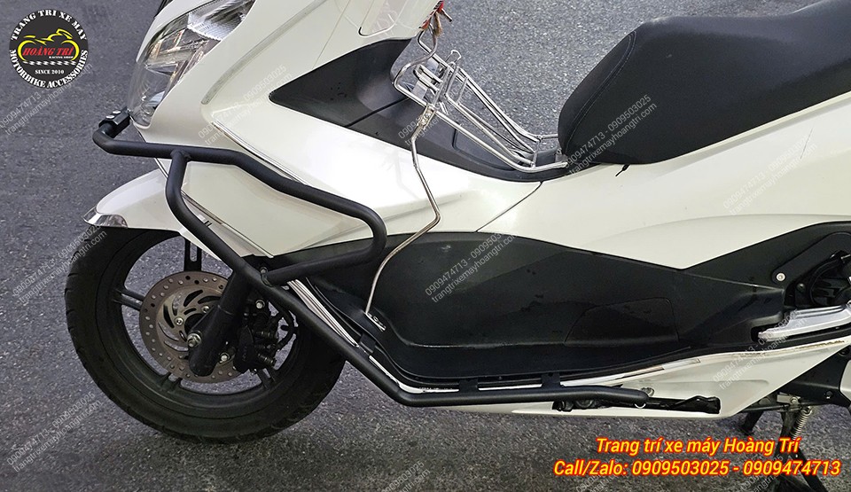 Khung chống đổ trước PX-24 gắn PCX 2014 ôm sát dàn áo, giảm trầy xước khi va chạm
