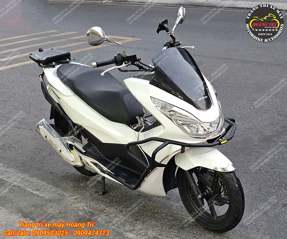 Tổng thể PCX lắp khung chống đổ trước vừa bảo vệ tốt vừa tạo điểm nhấn mạnh mẽ