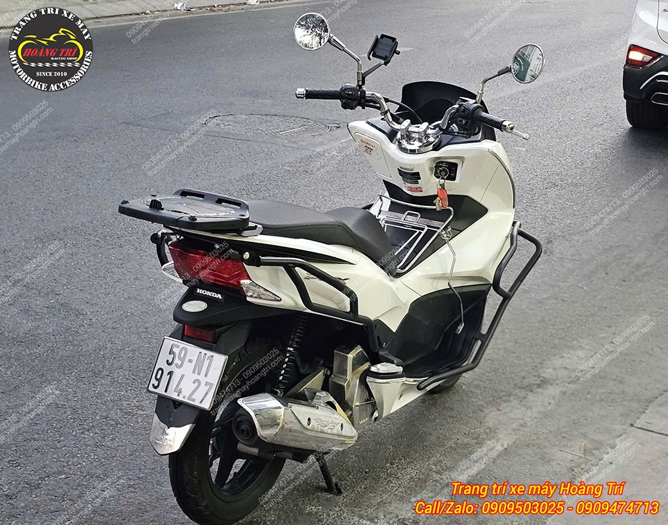 Tổng thể PCX gắn khung chống đổ sau giữ form gọn gàng và tăng độ cứng cáp