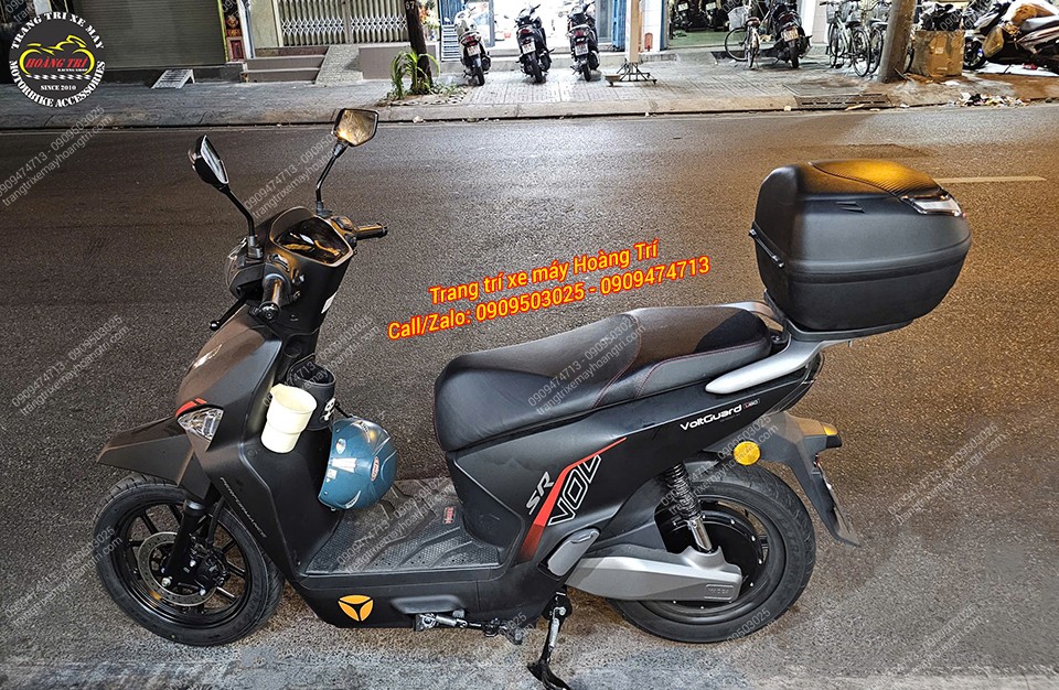 Tổng thể Voltguard với thùng Givi E260NX phù hợp đi phố và di chuyển hằng ngày