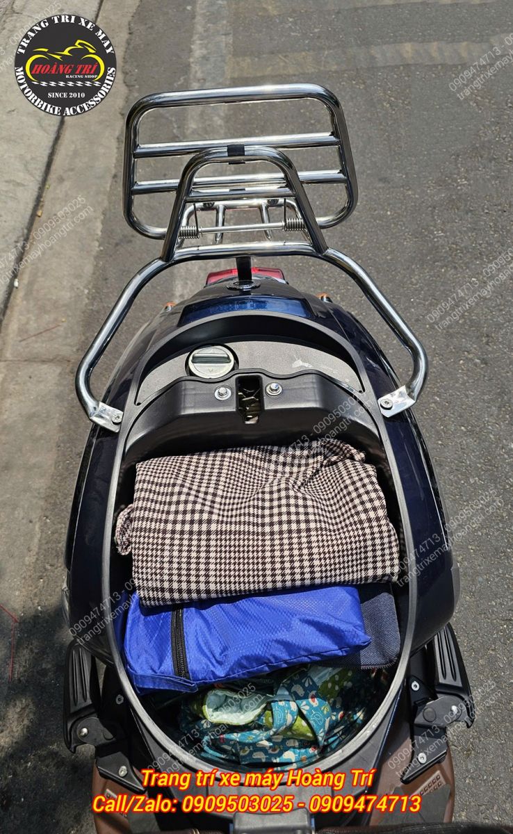 Cốp HSV-3 rộng, kết hợp baga sau có thể lắp thùng tăng không gian chứa đồ