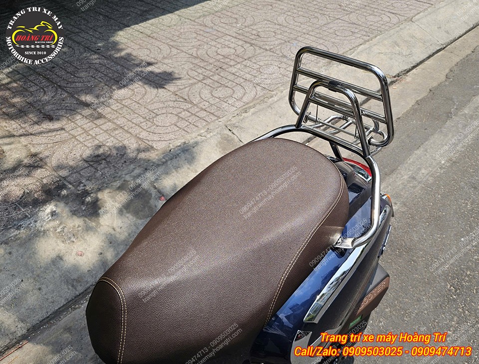 Yên xe kết hợp baga sau tạo điểm nhấn cổ điển theo phong cách Vespa
