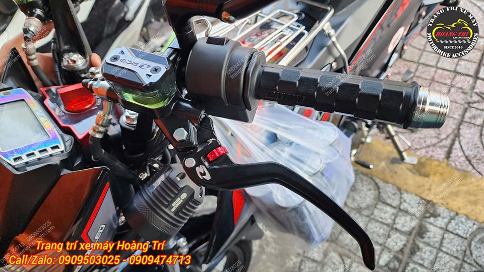 Chiếc Satria vừa được nâng cấp tay côn dầu đến từ Racing Boy