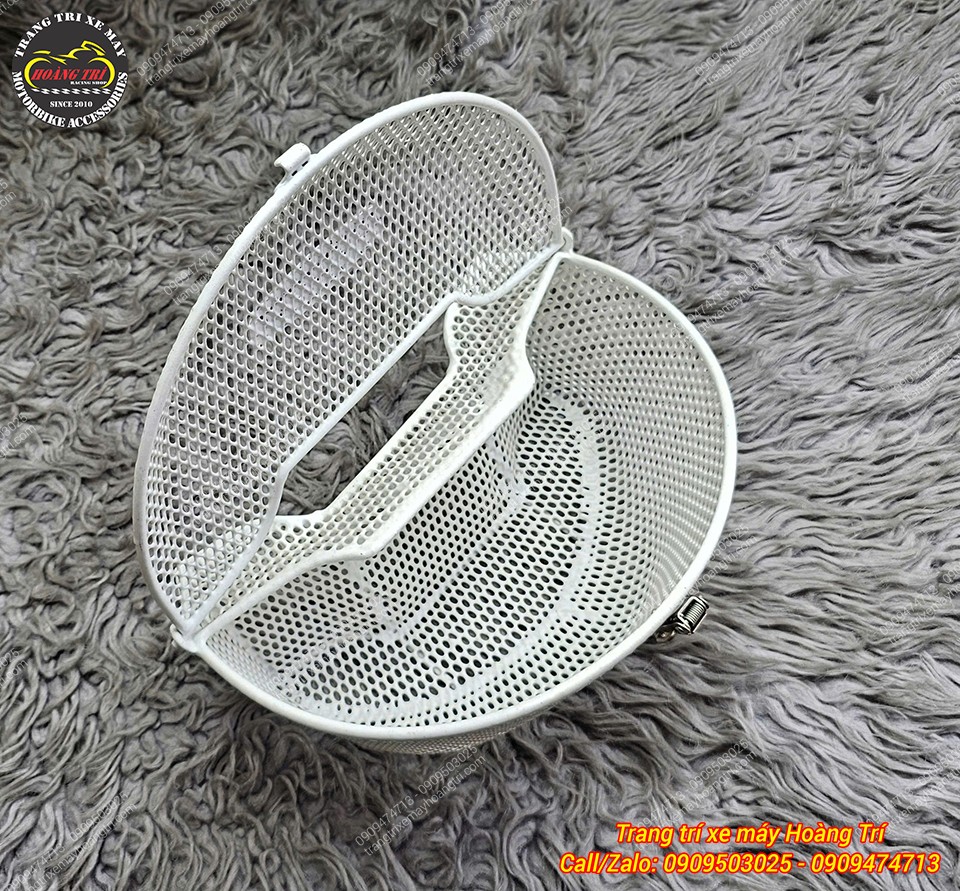 Khi mở nắp đậy của rổ ra là không gian nhỏ gọn để được một số vật dụng