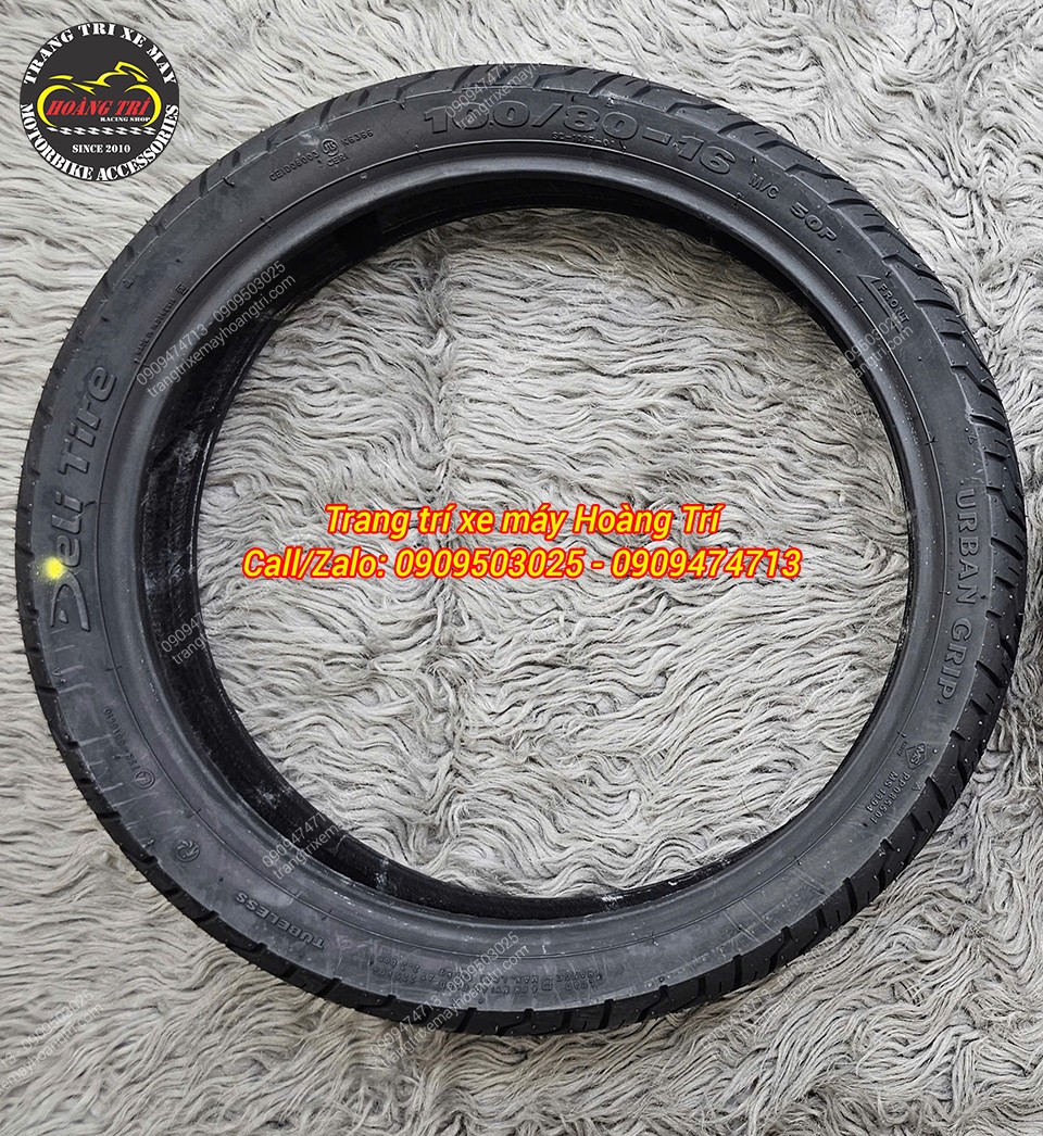 Chi tiết lốp trước Deli Tire xe SH, thể hiện rõ thông số kỹ thuật