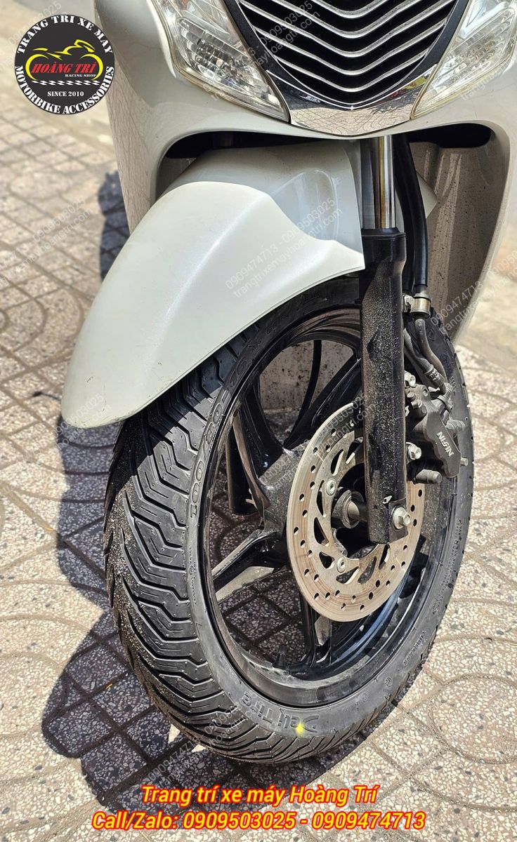 Cận cảnh lốp Deli Tire gắn SH Ý, gai sâu, tăng độ bám, hạn chế trơn trượt