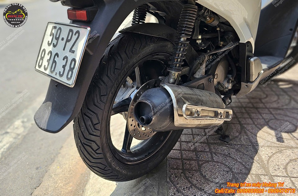 Góc nhìn bánh sau SH Ý dùng lốp Deli Tire, tăng độ đầm, cải thiện cảm giác lái
