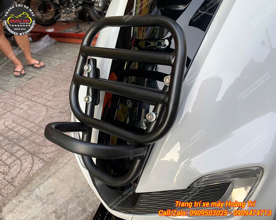 Góc nghiêng baga trước Stylo 160 kiểu Vespa, hoàn thiện đẹp, ôm sát mặt nạ hài hòa