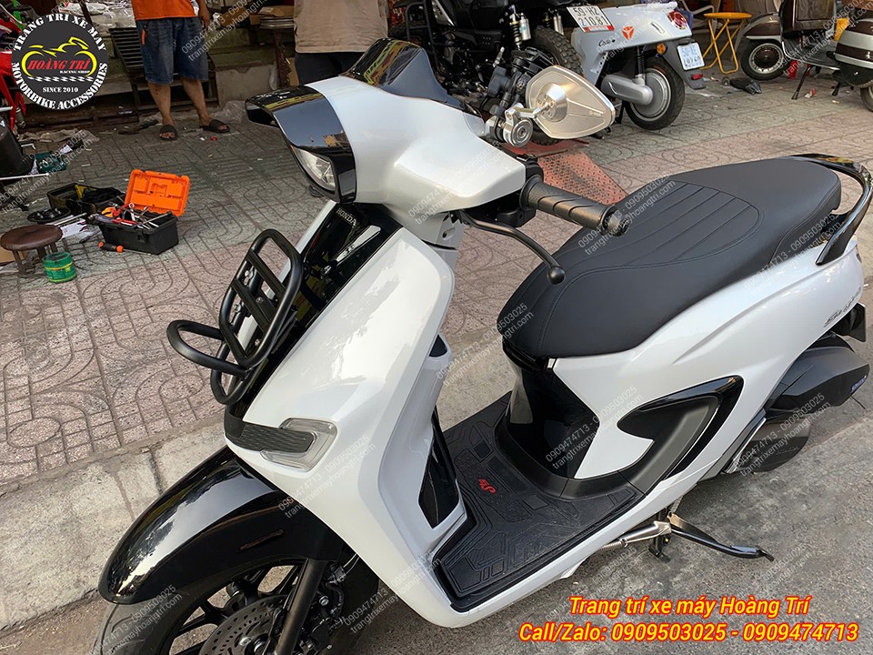 Góc nghiêng Stylo 160 gắn baga kiểu Vespa cùng nhiều phụ kiện độ kiểng khác